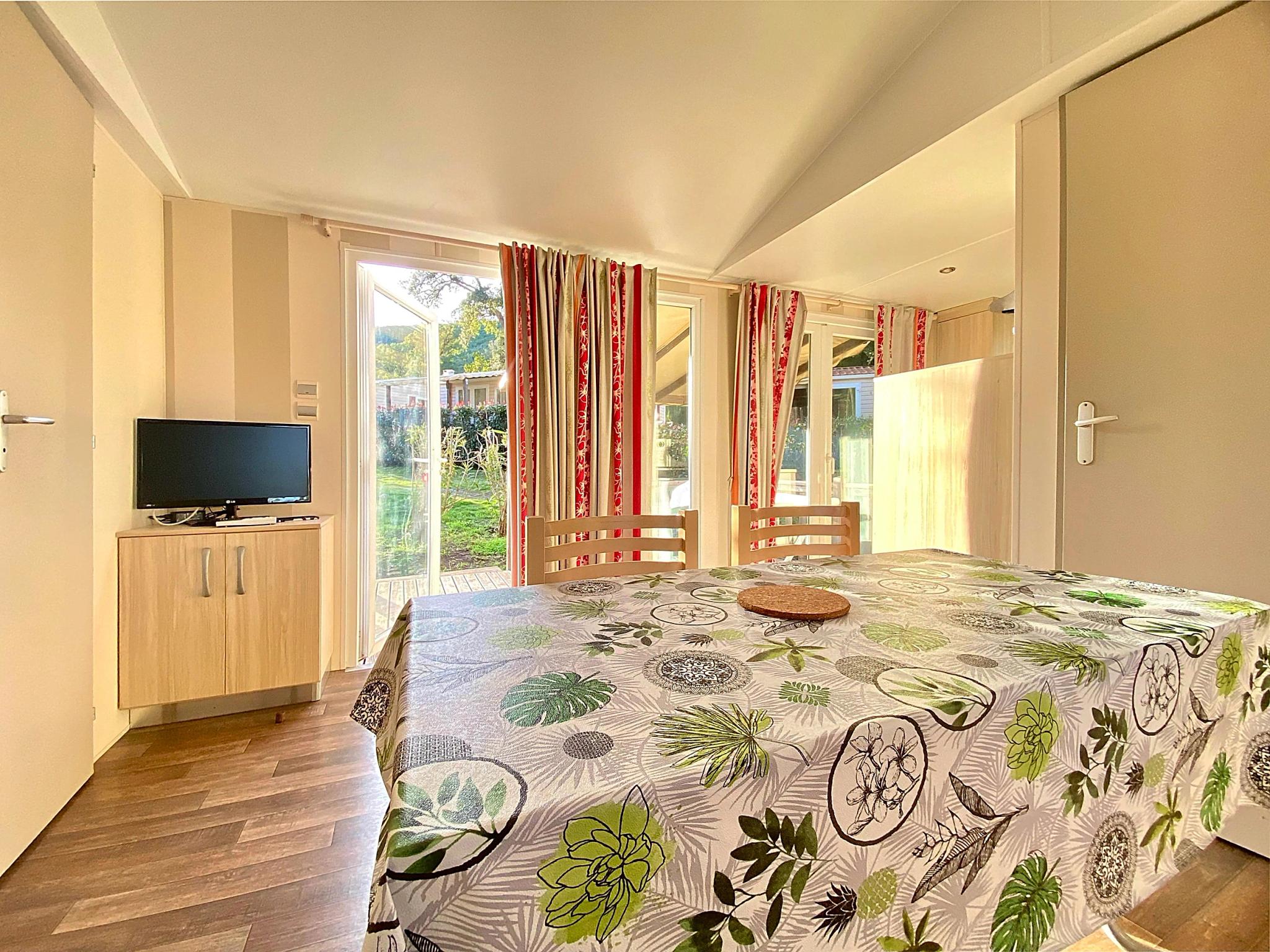 Un mobil-home dans la résidence à Favone en Corse-du-Sud