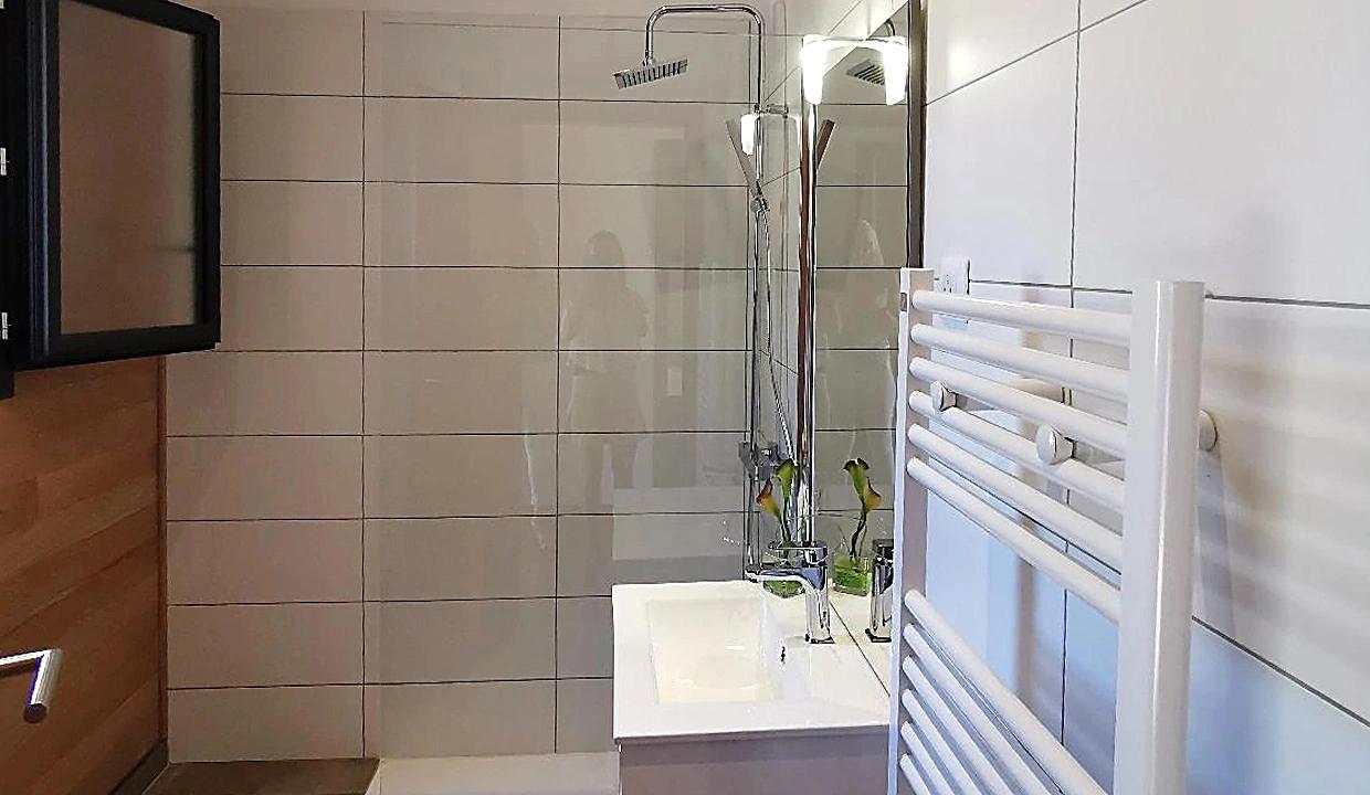 Un cottage avec sanitaires dans la résidence à Favone