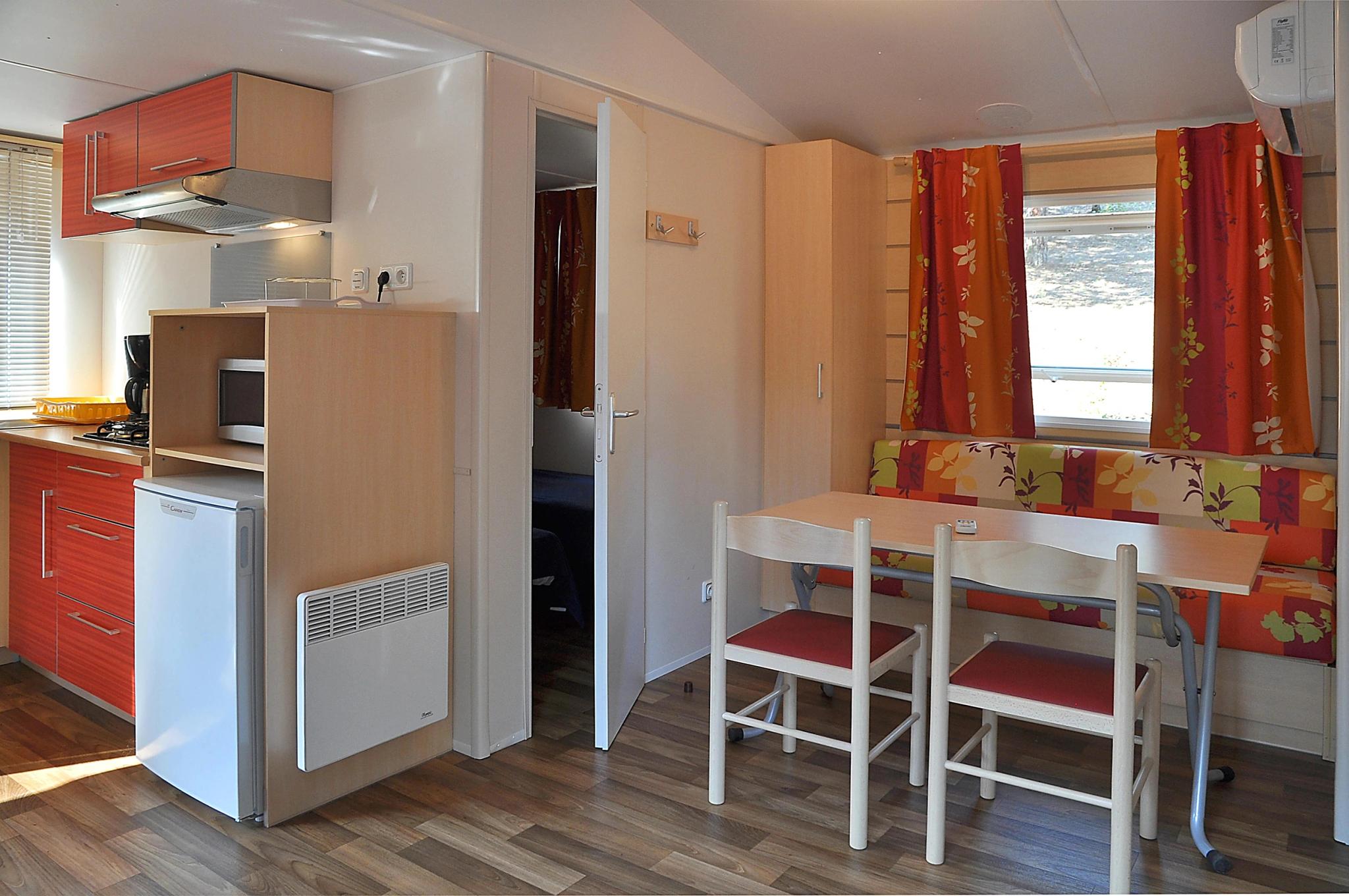 Un mobil-home dans la résidence à Favone près de Porto-Vecchio